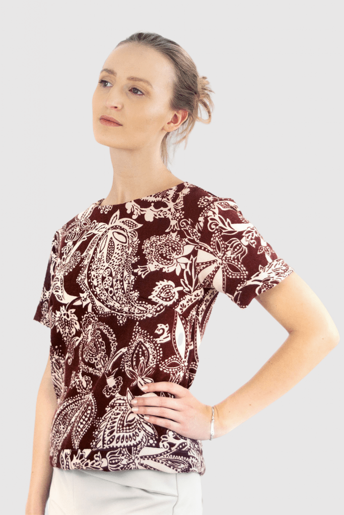 AY11-Charming-top-muster-pose