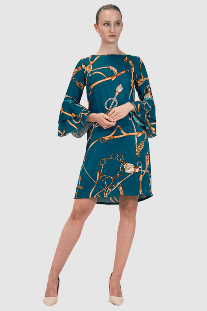 AY20-Kleid-mit-Trompetenaermel-Pose