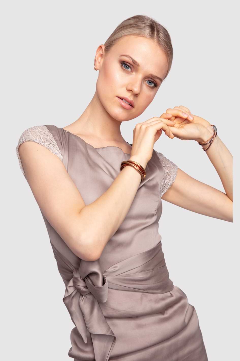 Discover the Passion classic satin dress with bow Discover the Passion classic satin dress with bow